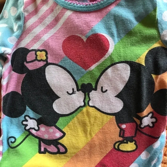 Disney Japan Mickey and Minnie kissing long sleeve T - Picture 2 of 4